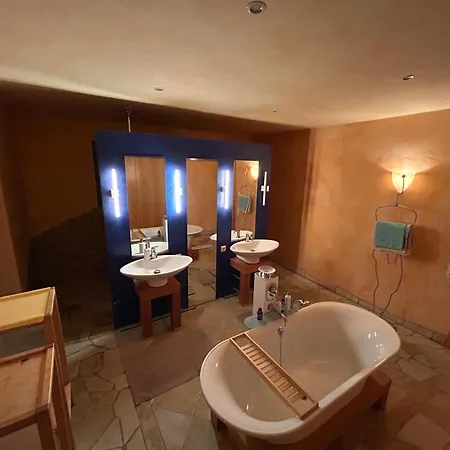 Villa Luxurioeses Villenanwesen In Ruhiger Lage